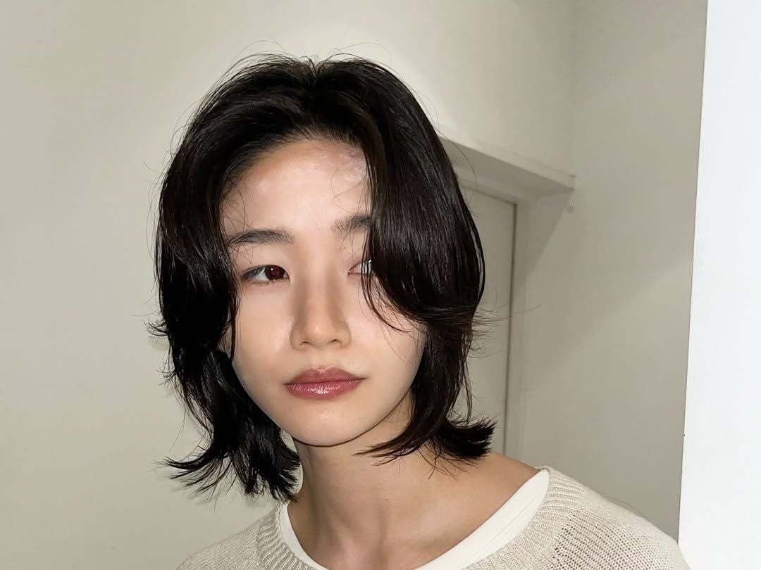 Dark Brown Collarbone Wolf Cut Dark Brown Collarbone Wolf Cut