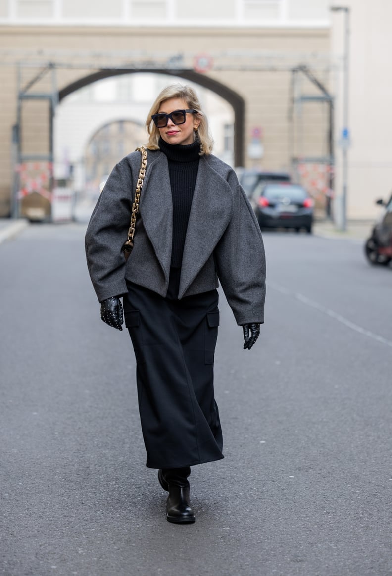 Gray Structured Jacket With Black Turtleneck and Long Skirt Gray Structured Jacket With Black Turtleneck and Long Skirt — Work Outfits