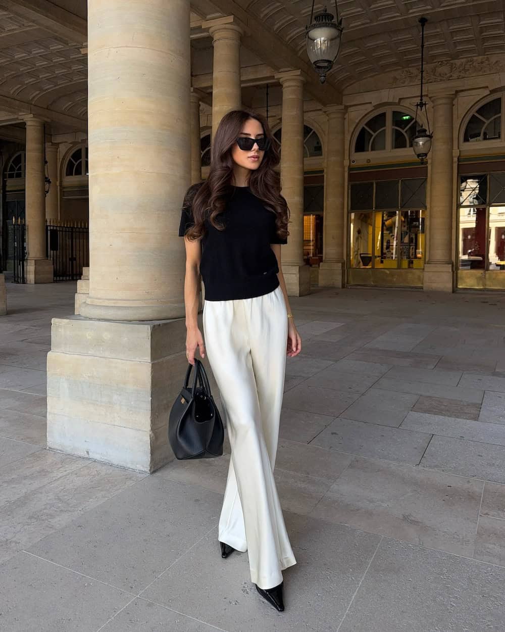 Black Short-Sleeve Top With Off-White Wide-Leg Trousers Black Short-Sleeve Top With Off-White Wide-Leg Trousers — Work Outfits