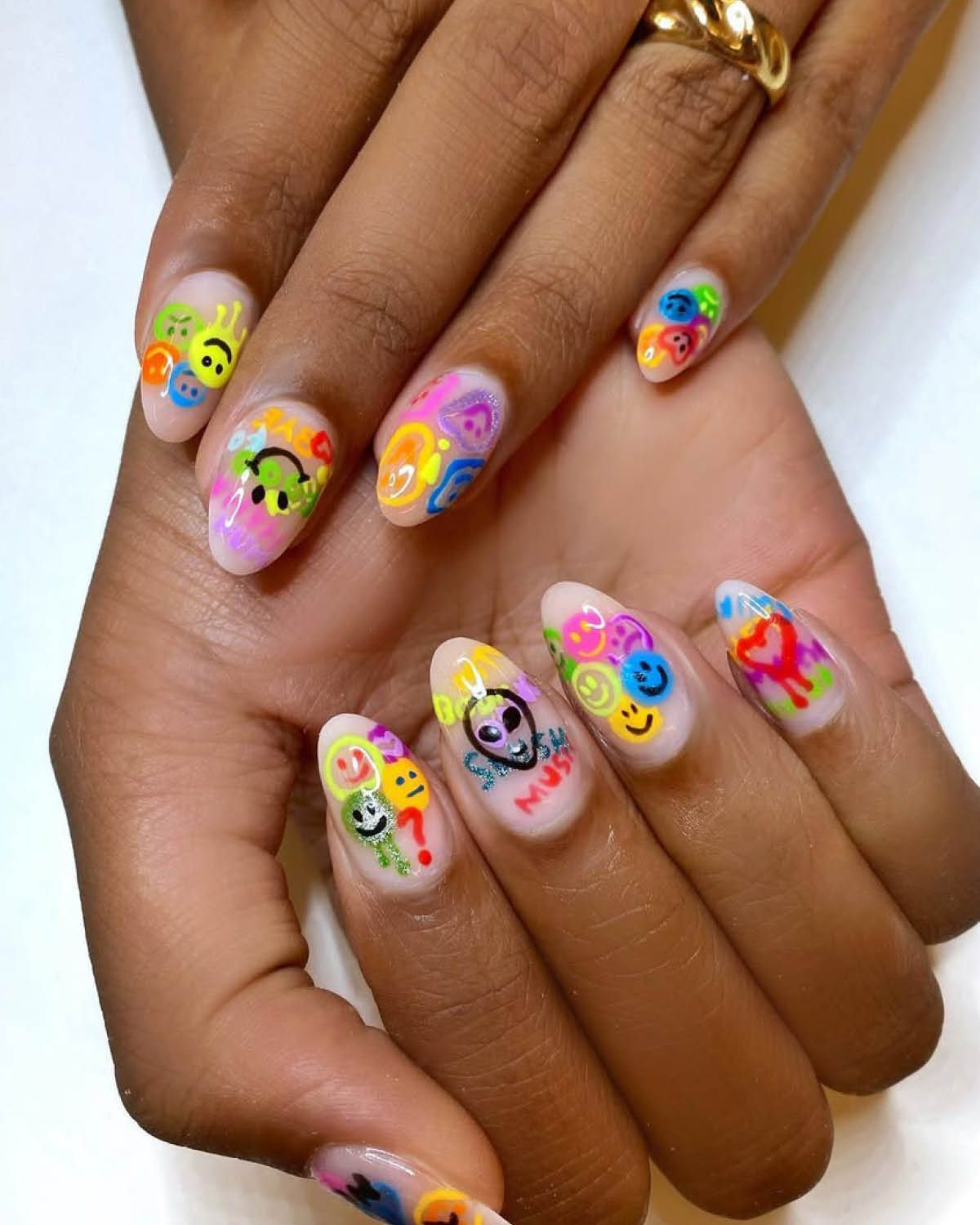 Medium Oval Y2K Motif Nails Medium Oval Y2K Motif Nails — Y2K Nails