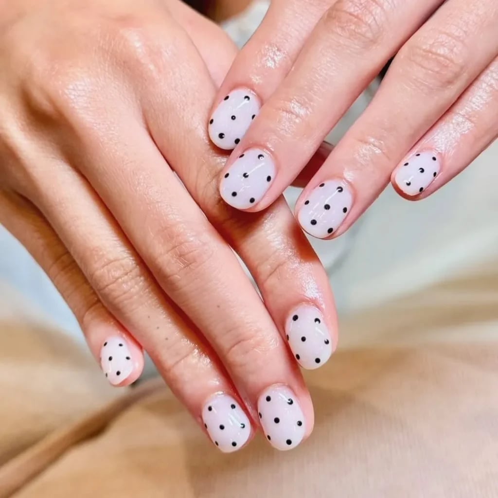 Short Oval White Black Dot Nails Short Oval White Black Dot Nails — Y2K Nails