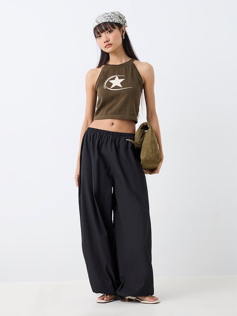 Halter Neck Crop Top With Baggy Pants Halter Neck Crop Top With Baggy Pants — Y2K Outfits