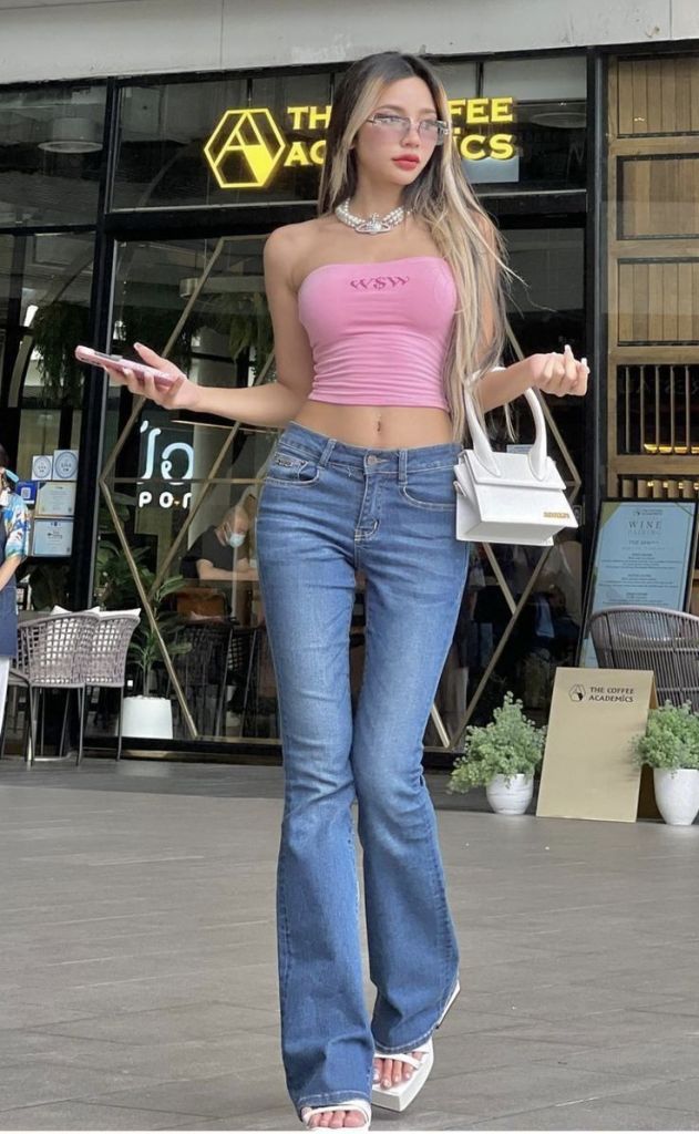 Pink tube top and blue flare jeans Pink tube top and blue flare jeans — Y2K Style