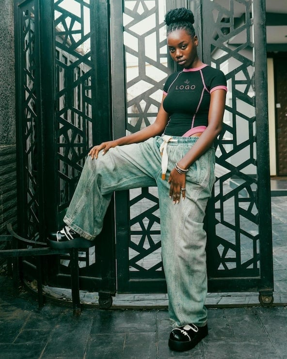 Baggy light-wash jeans and black top with pink trim Baggy light-wash jeans and black top with pink trim — Y2K Style