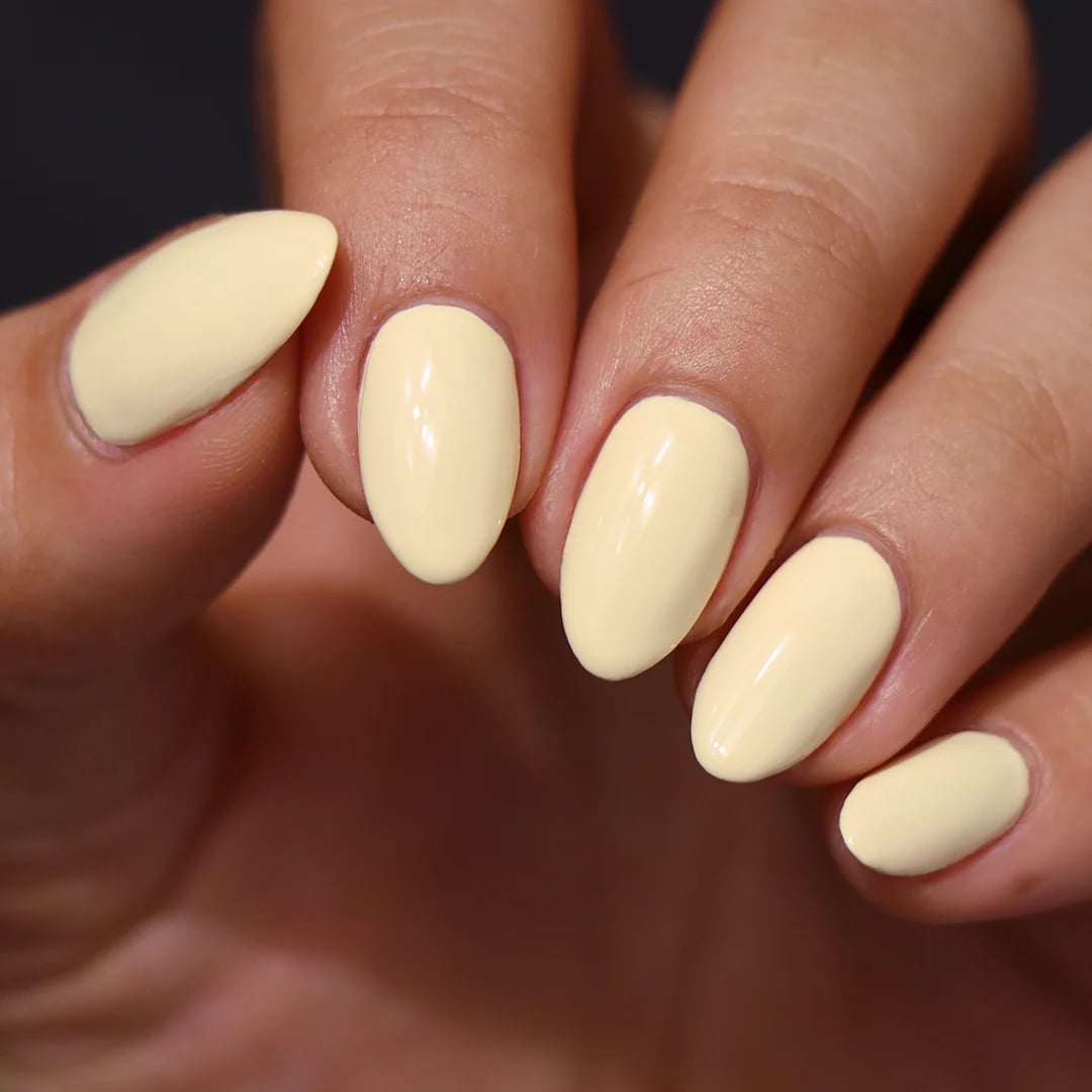 Soft Buttery Yellow Short Oval Nails Soft Buttery Yellow Short Oval Nails — Yellow Nails