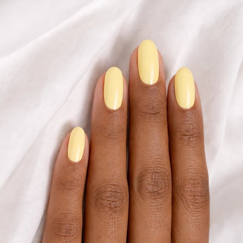 Glossy Pale Yellow Short Oval Nails Glossy Pale Yellow Short Oval Nails — Yellow Nails