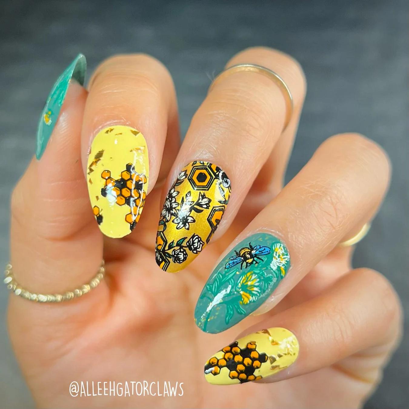 Yellow With Bee and Honeycomb Motifs Yellow With Bee and Honeycomb Motifs — Yellow Nails