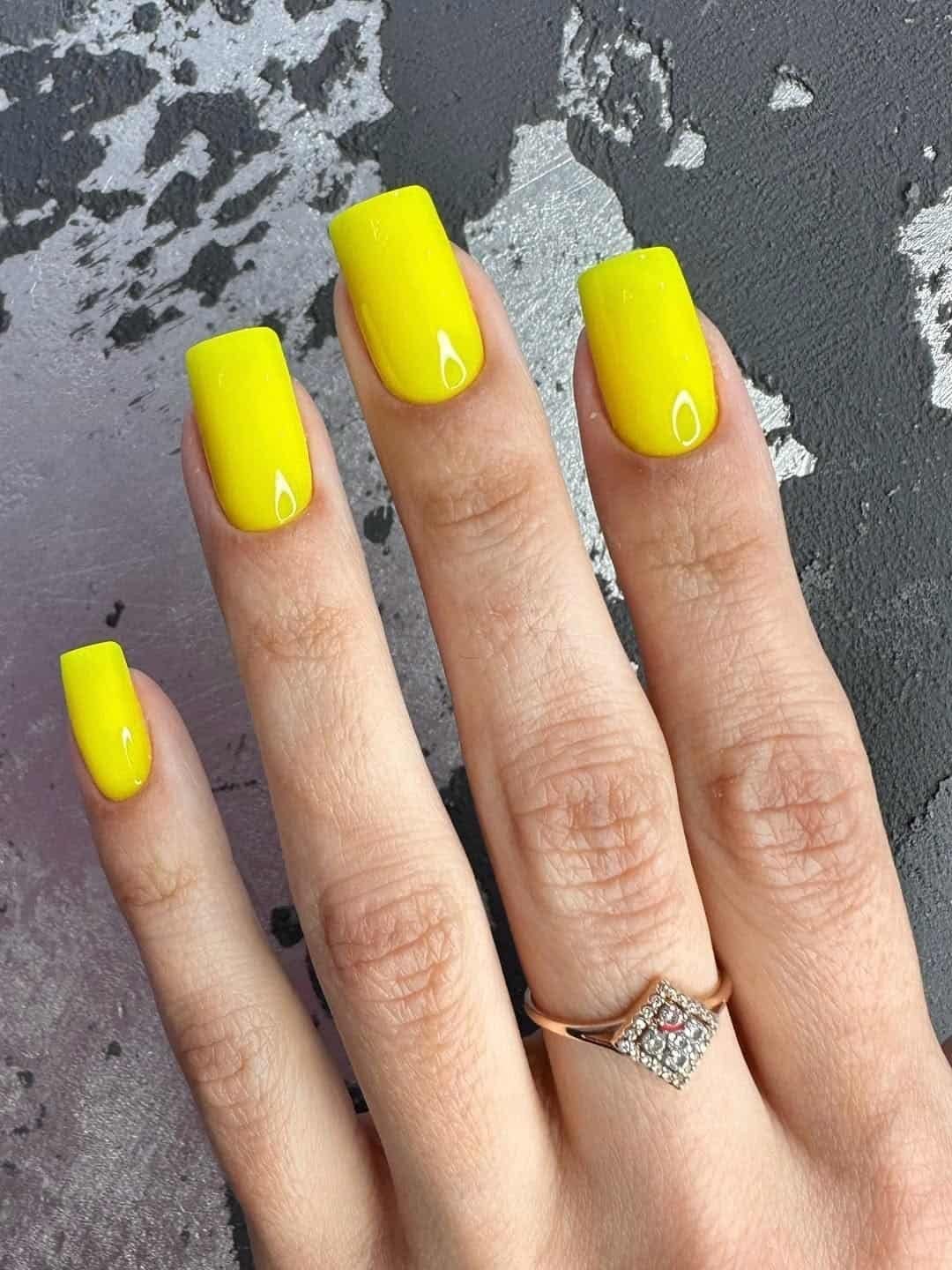 Bright Yellow Short Square Nails Bright Yellow Short Square Nails — Yellow Nails