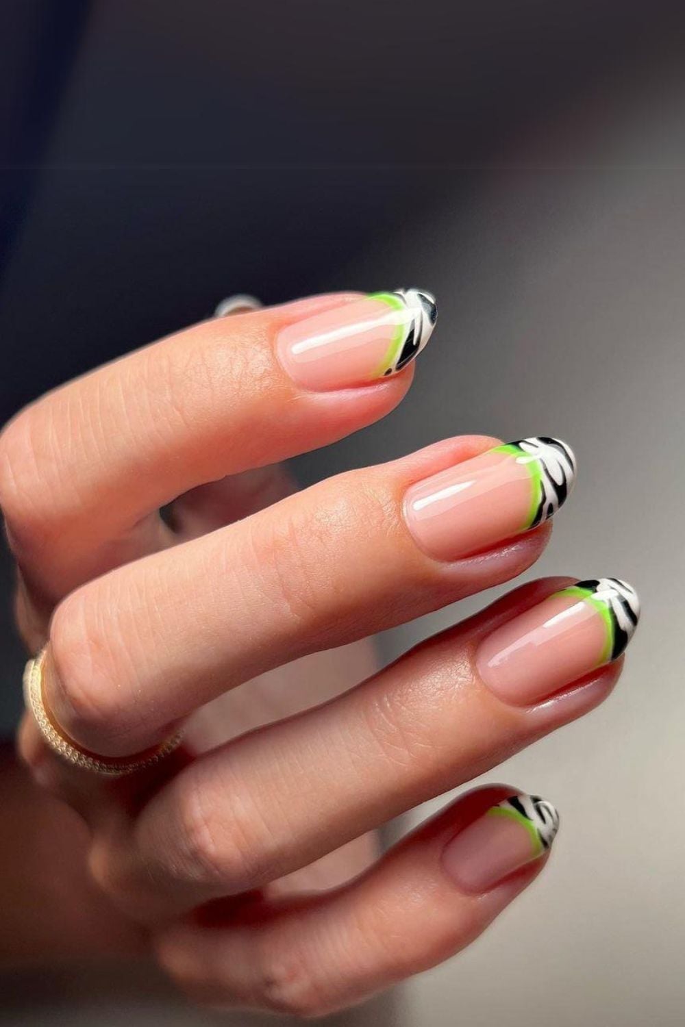 Short Almond Zebra French Tip with Green Line Short Almond Zebra French Tip with Green Line — Zebra Nails