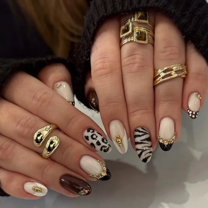 Almond Zebra Accent Nails with Rhinestones Almond Zebra Accent Nails with Rhinestones — Zebra Nails