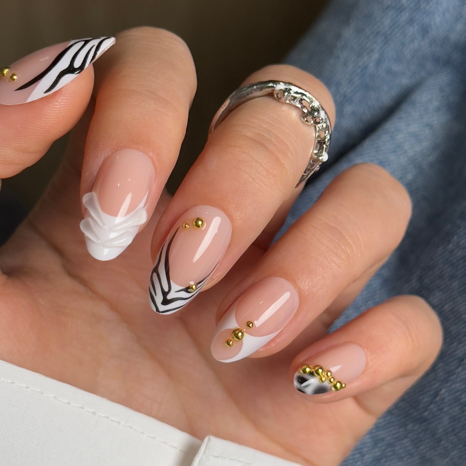 Medium Almond Zebra Print with Gold Beads Medium Almond Zebra Print with Gold Beads — Zebra Nails