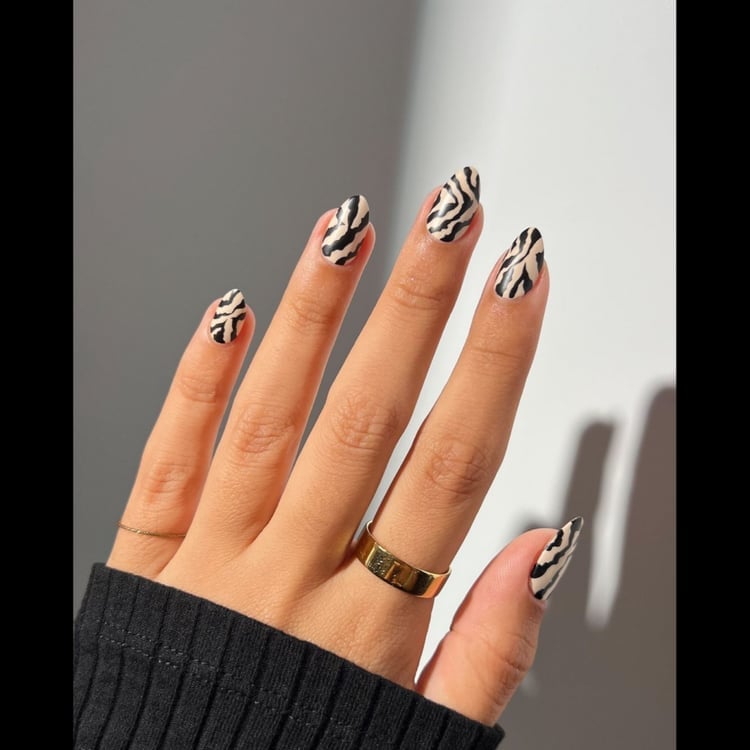 Medium Almond Beige Zebra Print Nails, Glossy Medium Almond Beige Zebra Print Nails, Glossy — Zebra Nails