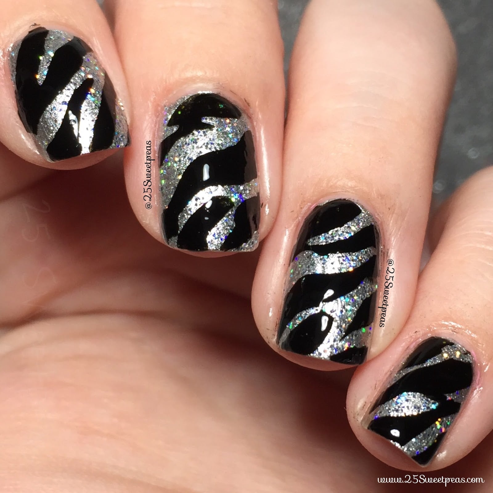 Short Square Glitter Zebra Stripes Short Square Glitter Zebra Stripes — Zebra Nails