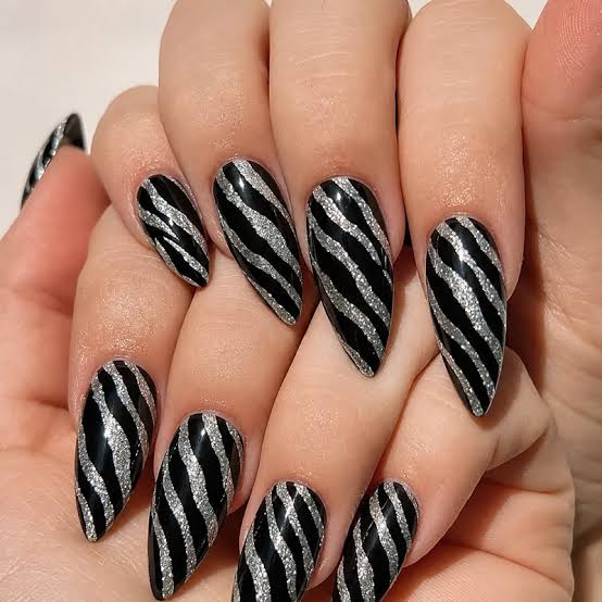 Long Stiletto Silver Zebra Accent Nails Long Stiletto Silver Zebra Accent Nails — Zebra Nails