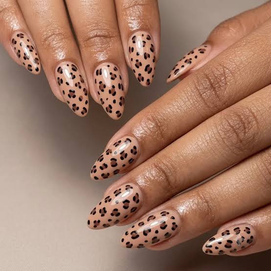 Medium Almond Full Brown and Black Leopard Print Medium Almond Full Brown and Black Leopard Print — Zebra Print Nails
