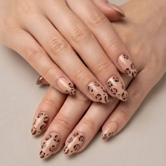 Medium Almond Nude Leopard Print Accents Medium Almond Nude Leopard Print Accents — Zebra Print Nails