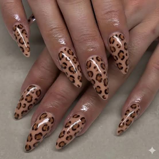 Medium Almond Full Beige Leopard Print Medium Almond Full Beige Leopard Print — Zebra Print Nails