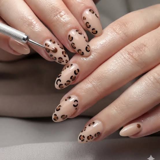 Medium Almond Full Brown Black Leopard Print, Close-Up Take Medium Almond Full Brown Black Leopard Print, Close-Up Take — Zebra Print Nails