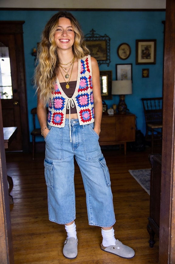Crochet vest with wide-leg cargo jeans Crochet vest with wide-leg cargo jeans — Zoo Outfits